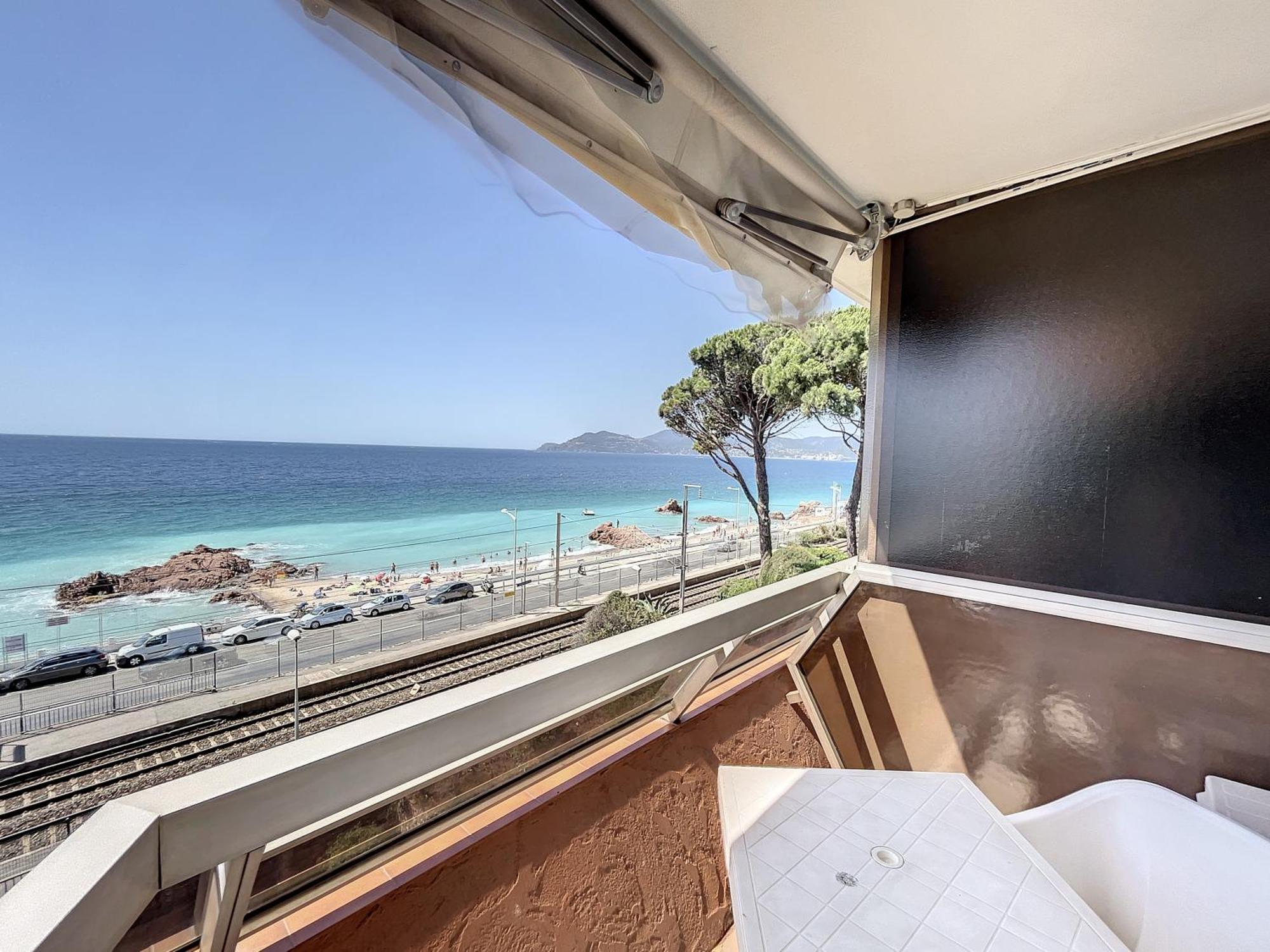 With Beautiful Sea View And Direct Access Apartment