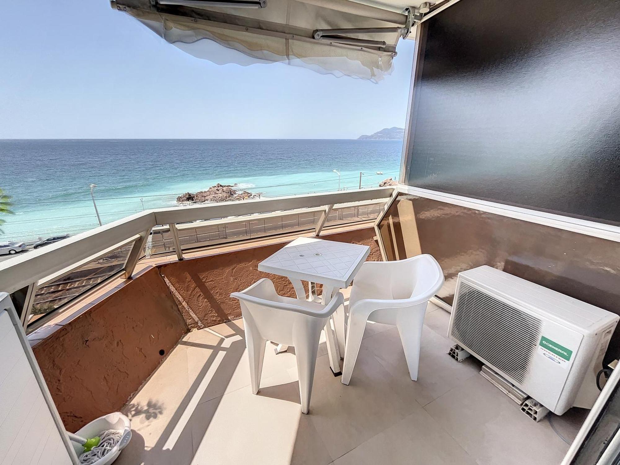 With Beautiful Sea View And Direct Access *